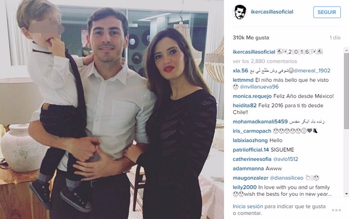 iker casillas con sara Carbonero y su hijo Martin en la celebración de Nochevieja