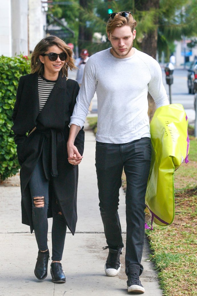 sarah hyland con dominic sherwood