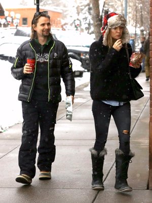 Kate Hudson elige pantalones rotos para la nieve