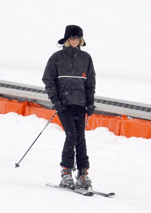 Claudia Schiffer esquiando