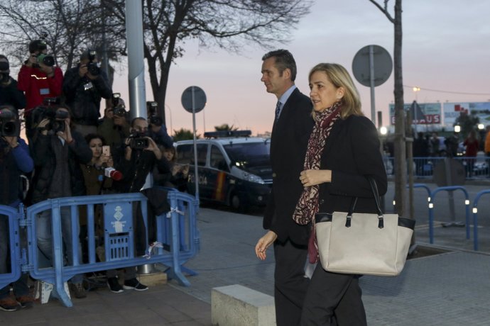 infanta cristina e iñaki urdangarin a la entrada del juicio por el caso nóos