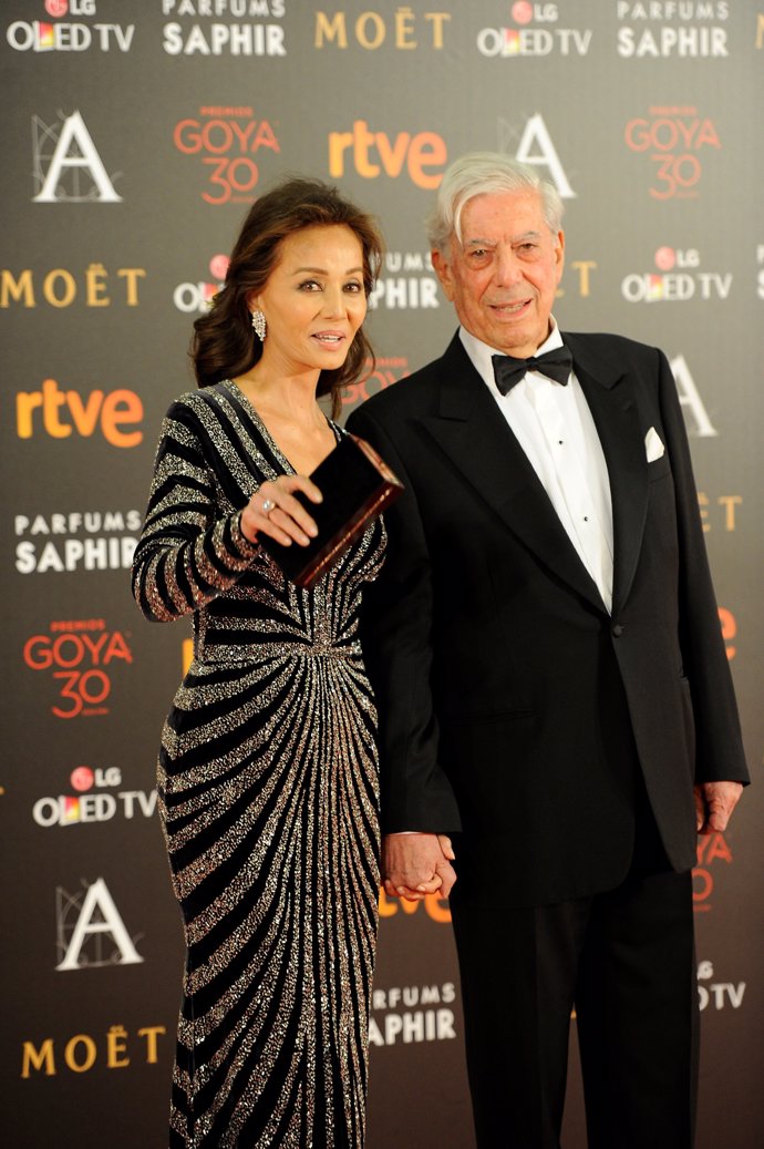 isabel preysler y mario vargas llosa en los goya