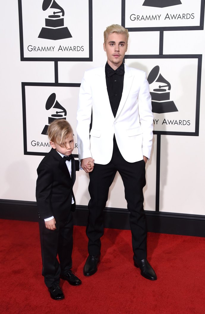 JUSTIN BIEBER