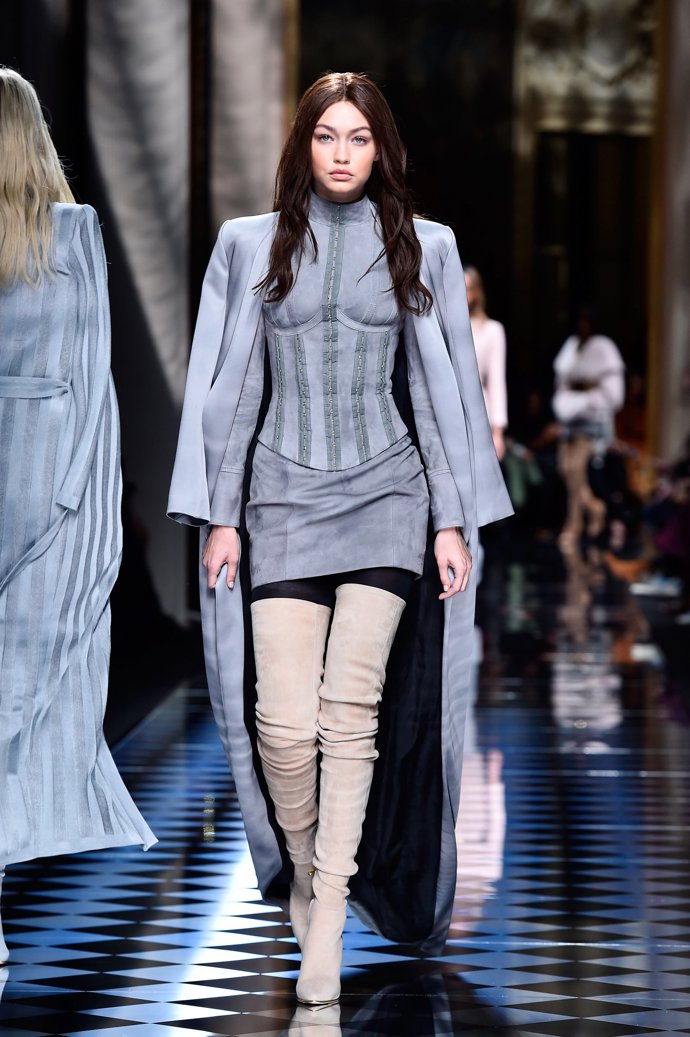 Gigi Hadid desfile de Balmain