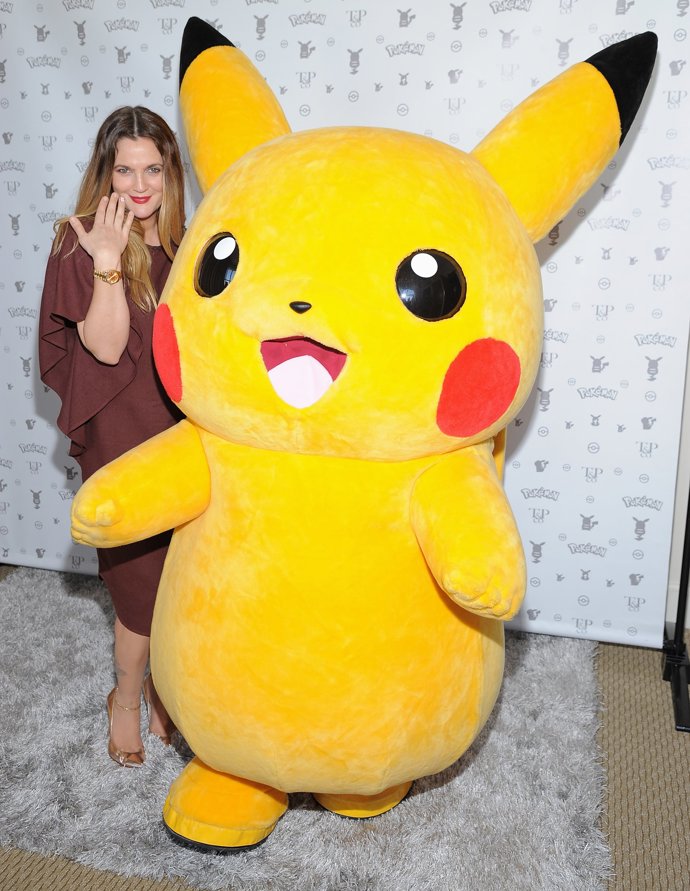 Drew Barrymore con Pikachu