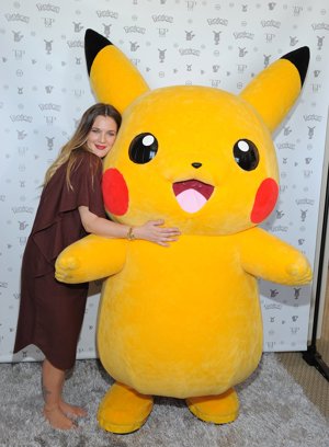 Drew Barrymore con Pikachu