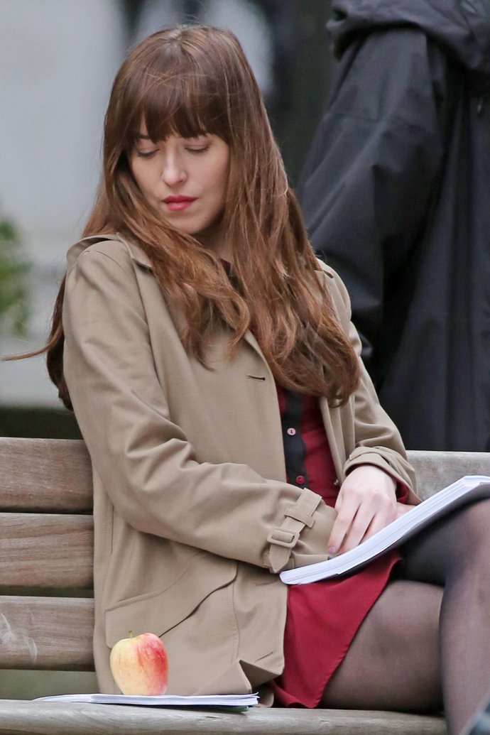 Dakota Johnson, piernas kilométricas en lo nuevo de 50 Sombras de Grey