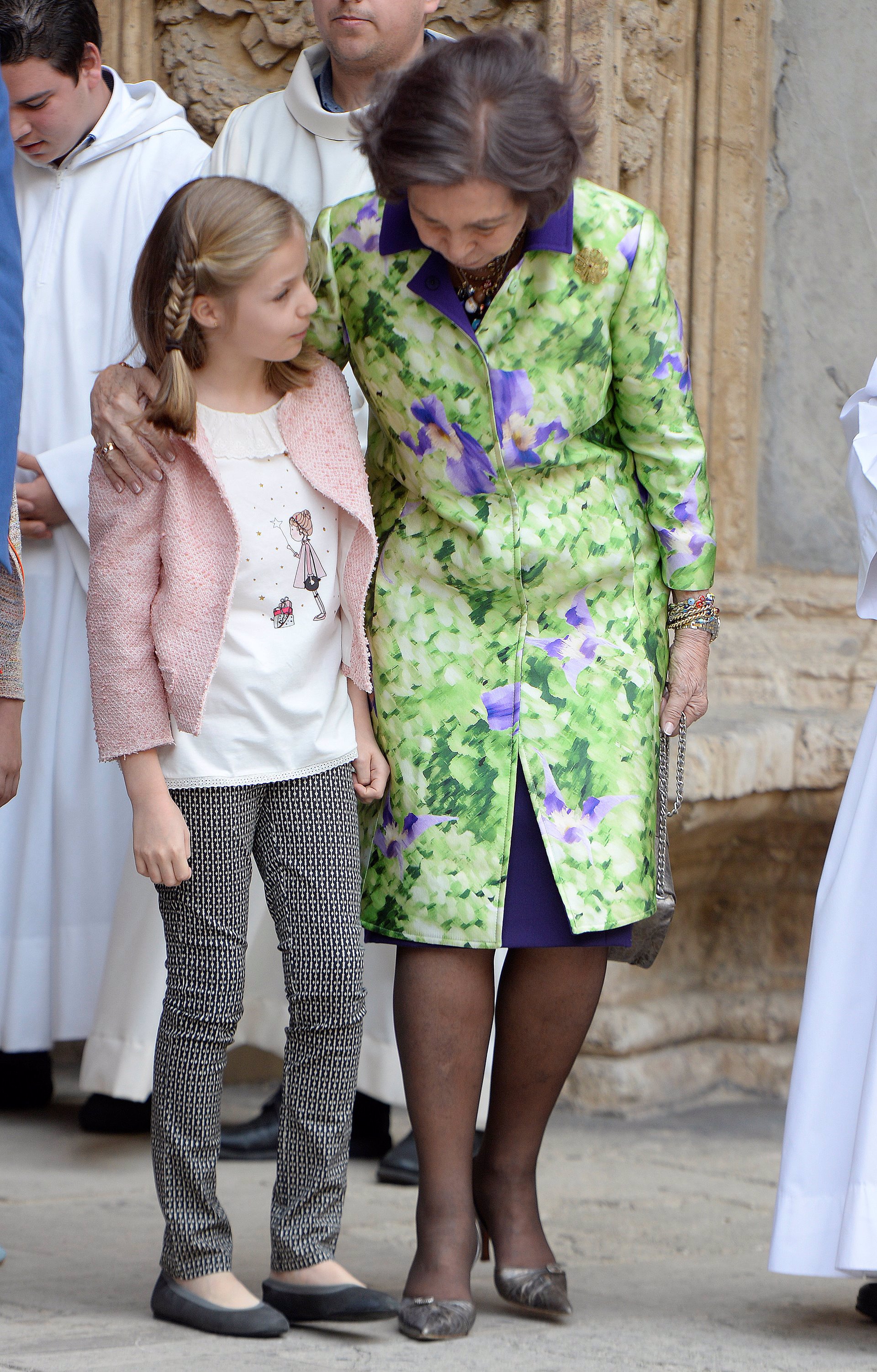 La Reina Sofía de verde muy primaveral en la misa de Palma de Mallorca
