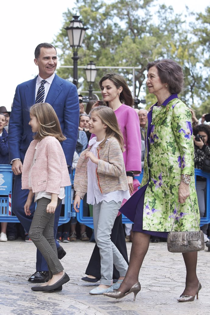 Leonor y Sofía looks en la misa de Pascua del Domingo en Palma Mallorca