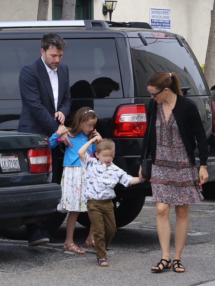 Jennifer Garner y Ben Affleck con sus hijos
