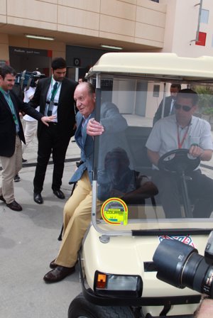 El Rey Juan Carlos disfruta de la Fórmula 1 en Bahréin
