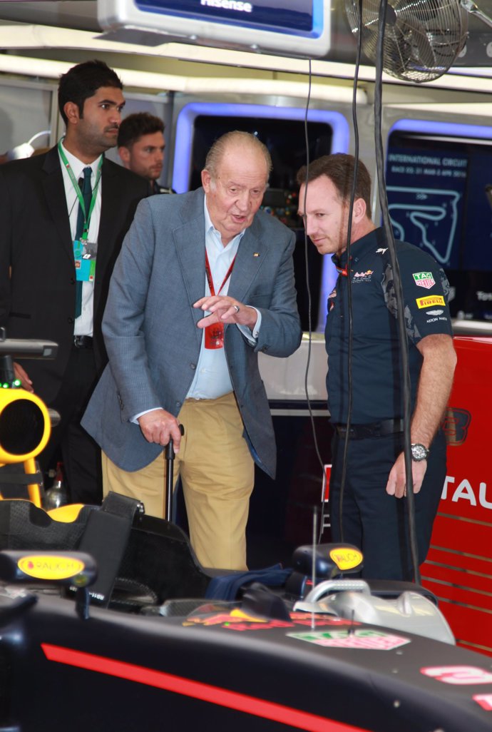 El Rey Juan Carlos disfruta de la Fórmula 1 en Bahréin