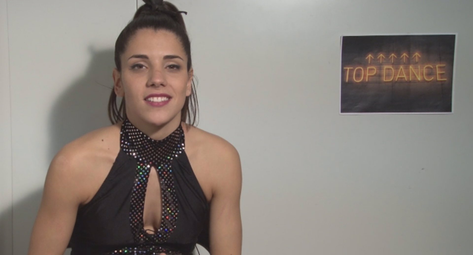 Estela Cruz entra en Top Dance gracias a la llave de Mónica Cruz