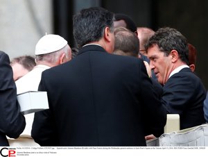 ANTONIO BANDERAS CON EL PAPA FRANCISCO