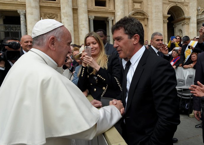 ANTONIO BANDERAS Y EL PAPA FRANCISCO/INSTAGRAM