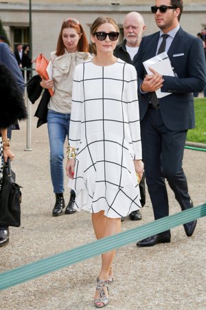 Olivia Palermo con vestido de cuadros de Chloè en la Fashion Week de Paris