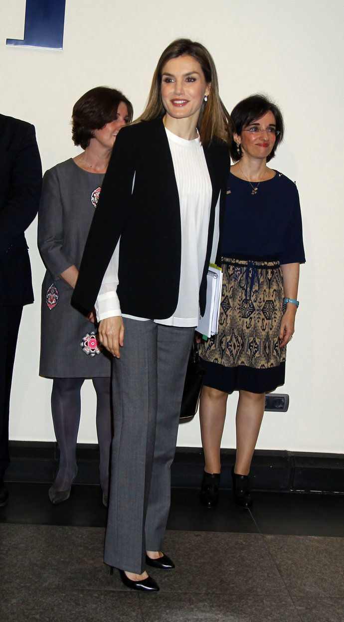 Reinza Letizia con capa de Zara