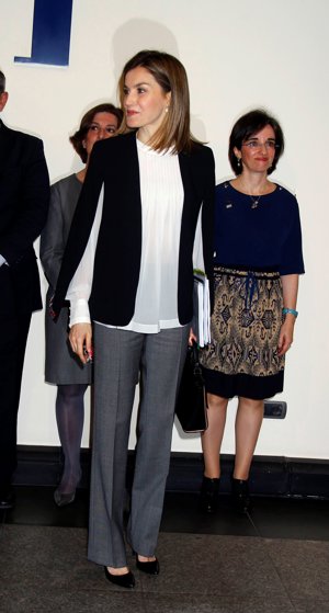 Reinza Letizia con capa de Zara