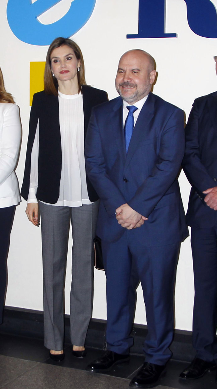 Reinza Letizia con capa de Zara