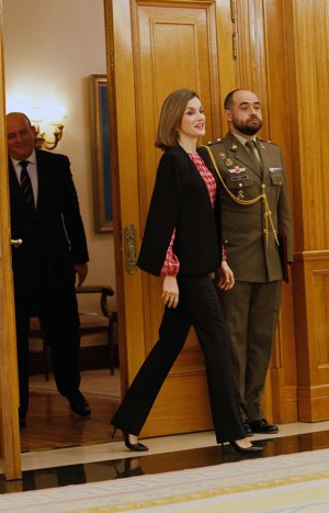 Reinza Letizia con capa de Zara