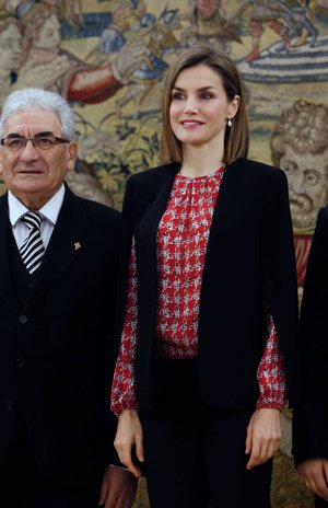 Reinza Letizia con capa de Zara