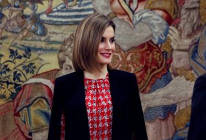 Reinza Letizia con capa de Zara