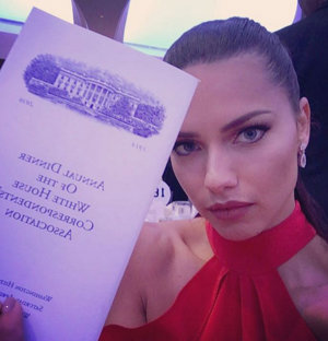 Adriana Lima  en la cena de los corresponsales de la Casa Blanca 2016  INSTAGRAM