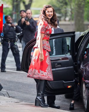 Irina Shay de Alexander McQueen como Kate Middleton