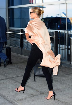 Rosie Huntington-Whiteley en el aeropuerto de Nueva York