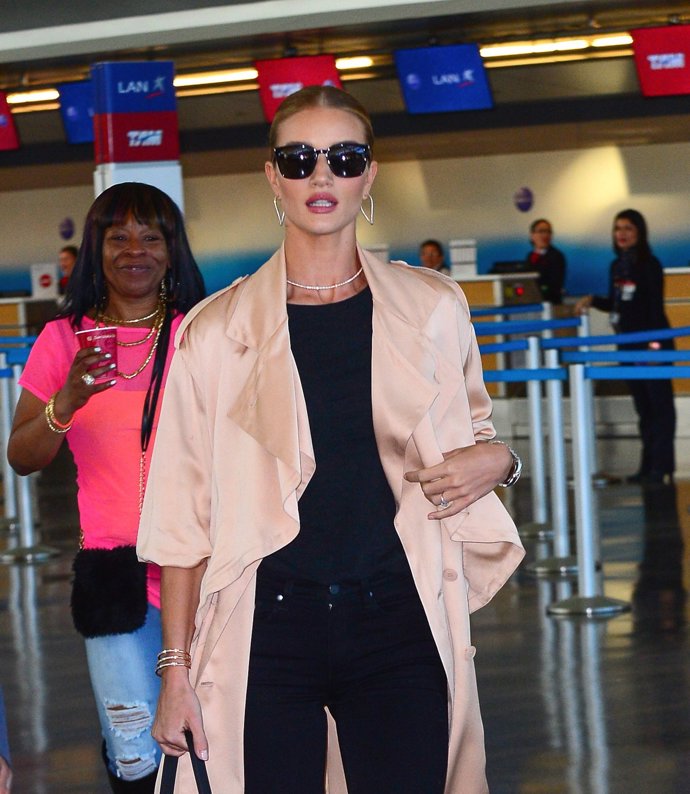 Rosie Huntington-Whiteley en el aeropuerto de Nueva York