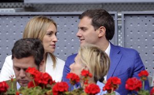 Albert Rivera con su novia la azafata Beatriz Tajuela en el tenis - Iván del Monte