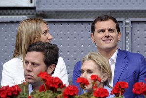 Albert Rivera con su novia la azafata Beatriz Tajuela en el tenis - Iván del Monte