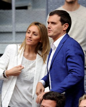 Albert Rivera con su novia la azafata Beatriz Tajuela en el tenis - Iván del Monte