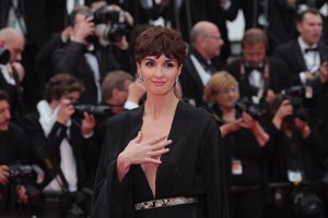 Paz Vega en el festival de Cannes 2016 con vestido de Stephane Rolland