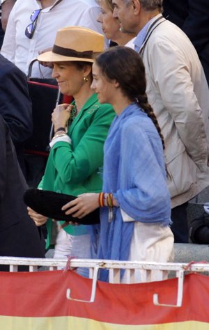 La Infanta Elena y Victoria Federica en la Plaza de toros de Las Ventas