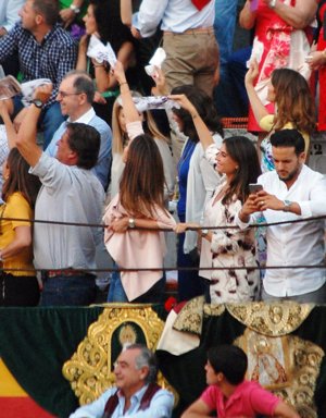 Eva González y Lourdes pendientes de la presidencia Foto: J.Castejón