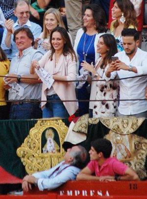 Eva González, muy emocionada por la actuación de Cayetano Foto: J.Castejón