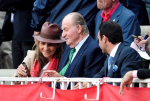 El Rey Juan Carlos, la Infanta Elena y Enrique Ponce