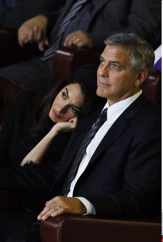 El Papa Francisco recibe a George y Amal Clooney