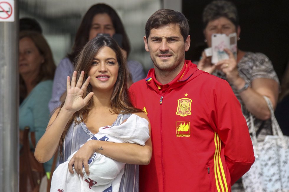 Sara Carbonero e Iker Casillas ya disfrutan de Lucas en casa