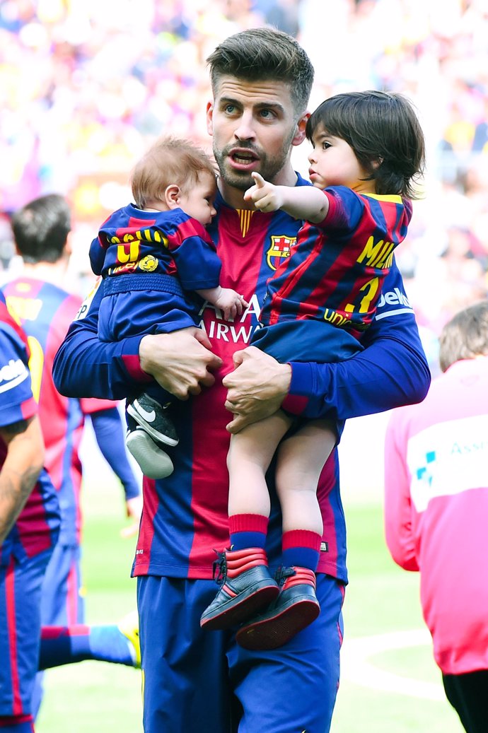 sasha piqué con milan en un encuentro contra el valencia cf