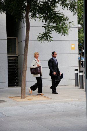 Ana Duato y su abogado Enrique Molina