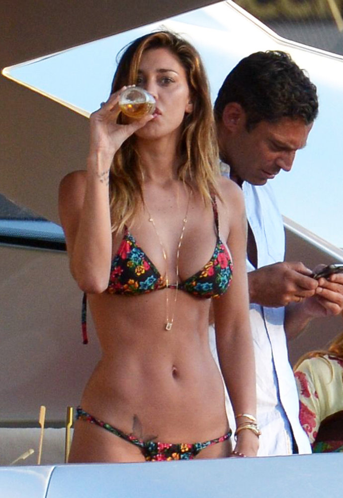 Belén Rodríguez  con amigos