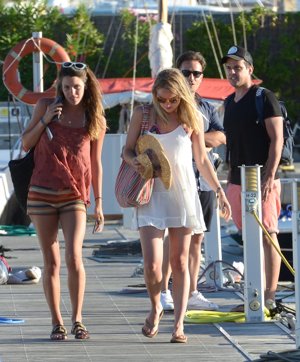 Laura Matamoros en Ibiza con amigos