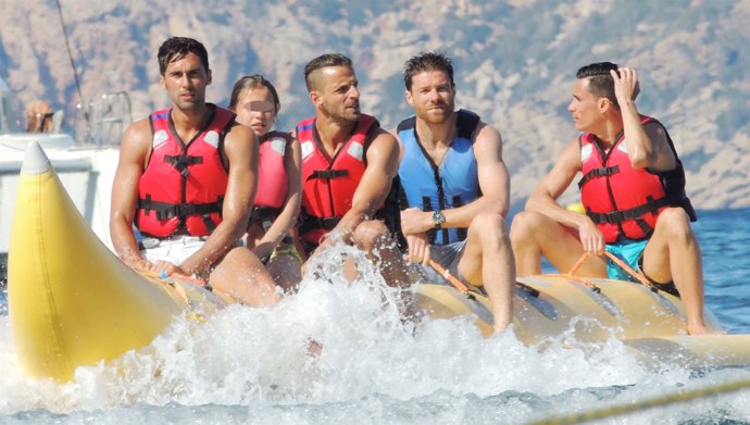xavi alonso con arbeloa, soldado y callejón