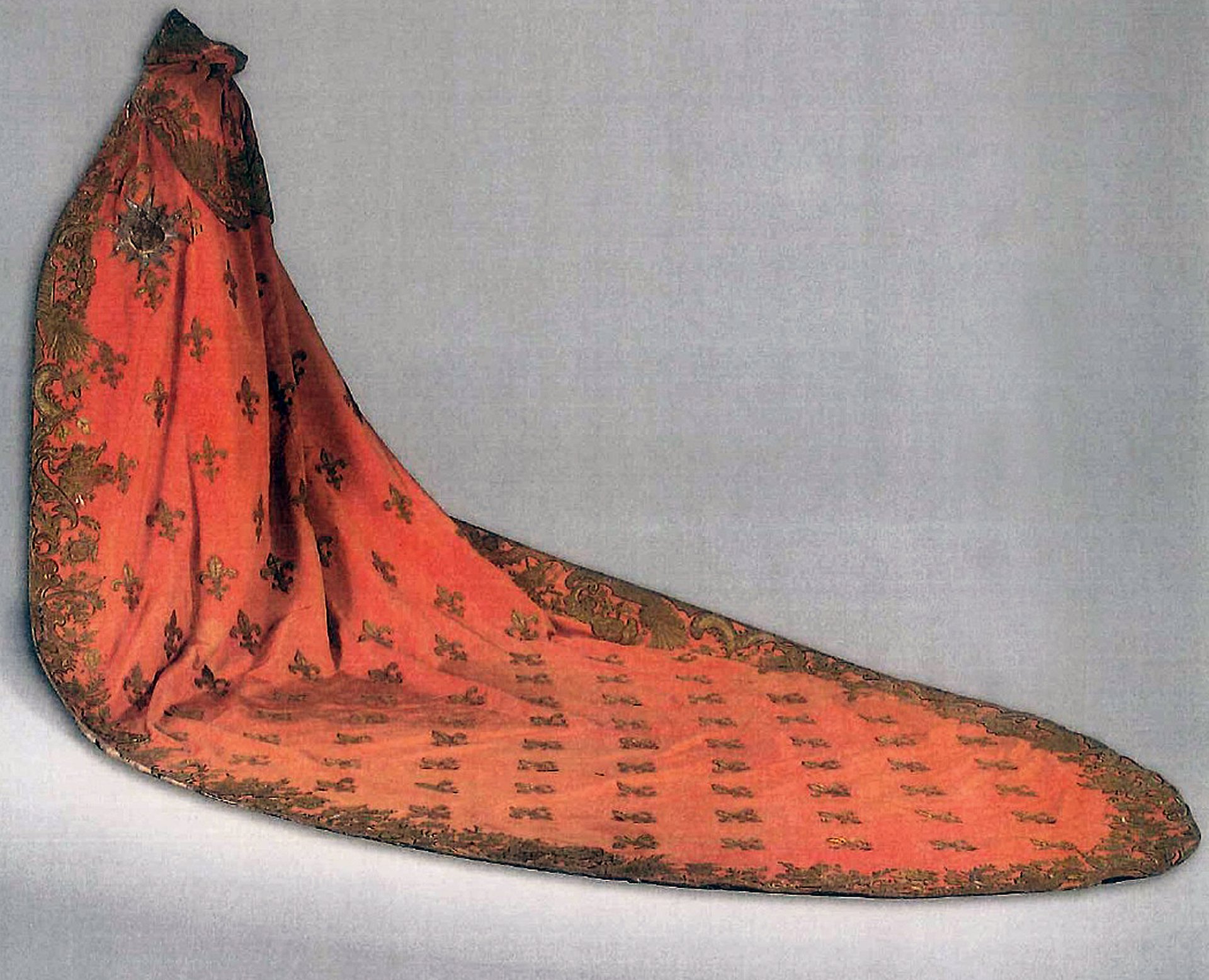 manto ceremonial de carlos III