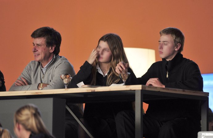 CAYETANO CON SUS HIJOS