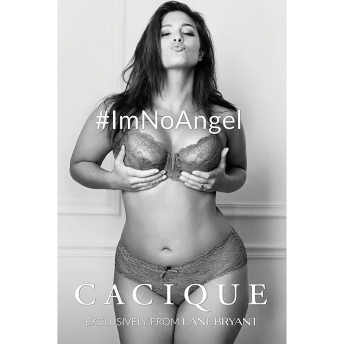 Ashley Graham imagen de una ropa de lencería done ella no es un ángel de Victoria's Secret