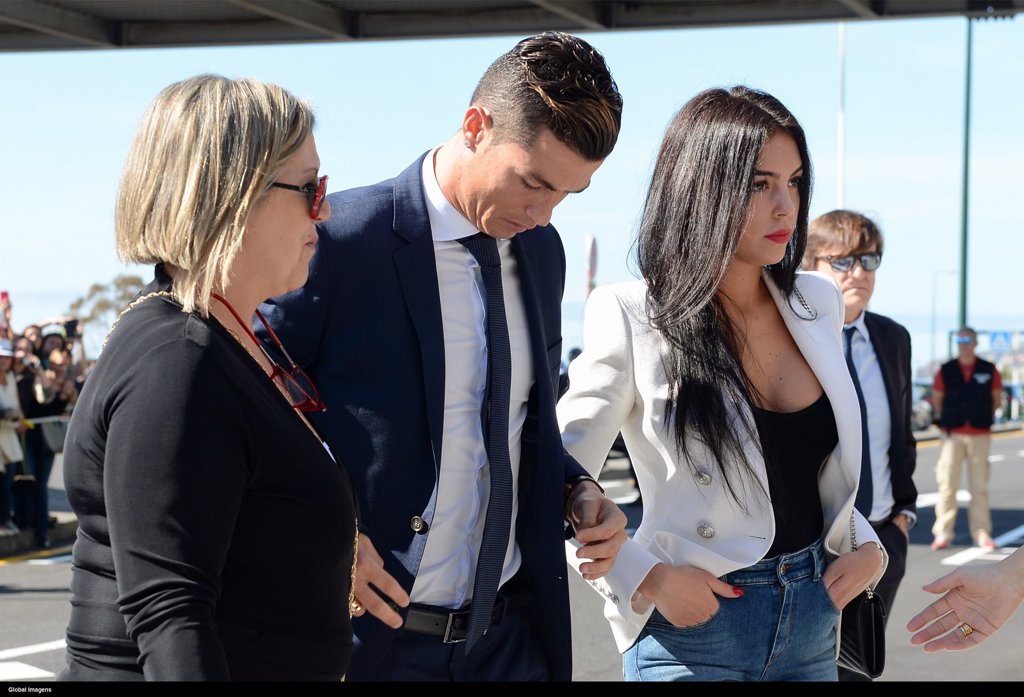 Georgina Rodríguez ya ejerce de mamá con Cristiano Ronaldo Jr.