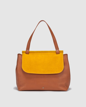 Bolso de mano de piel en marrón y mostaza con apoyos metálicos